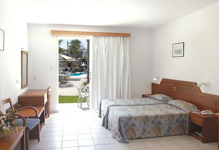 Petrosana Ayía Nápa